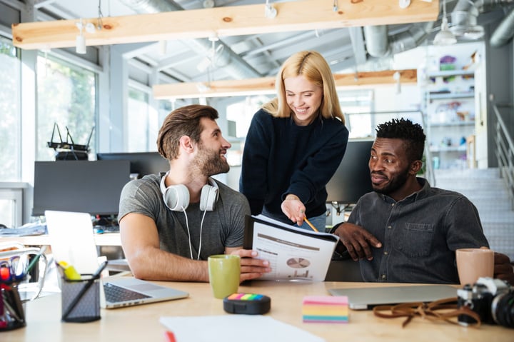 Cum să valorifici HubSpot Breeze Intelligence: Tutorial pentru Buyer Intent și Credit Packs