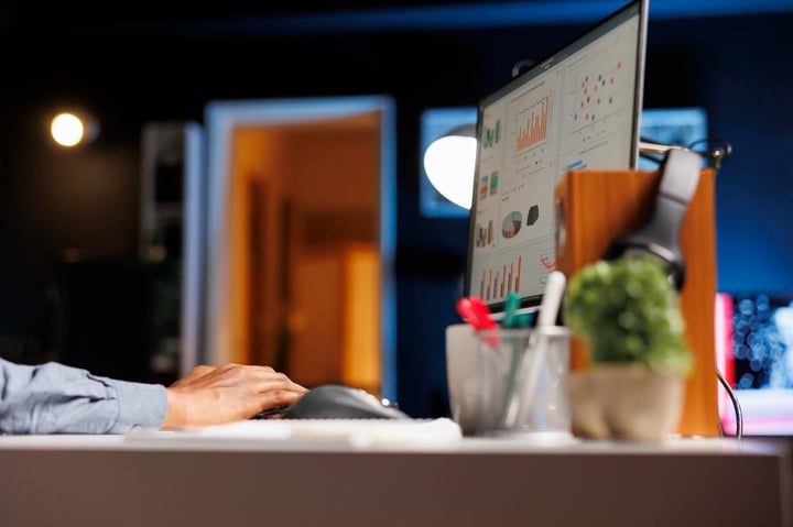 Apollo integrat cu HubSpot Prospecting Agent: cum automatizezi prospectarea B2B în HubSpot