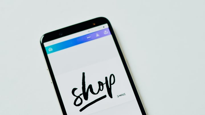 Telefon cu un magazin online