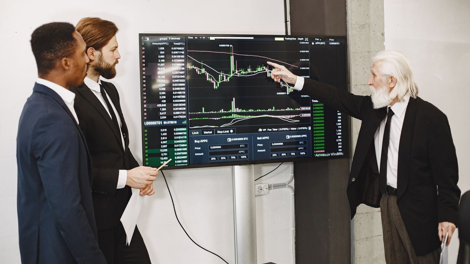 Consultants reviewing results on a screen